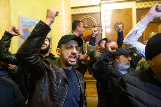 Ситуация у здания правительства Армении в Ереване