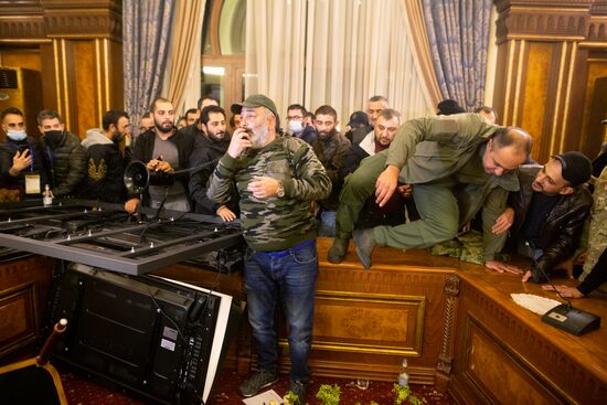 Ситуация у здания правительства Армении в Ереване