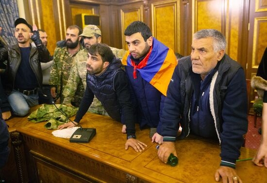 Ситуация у здания правительства Армении в Ереване