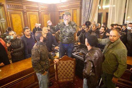 Ситуация у здания правительства Армении в Ереване