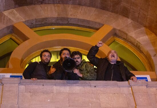 Ситуация у здания правительства Армении в Ереване