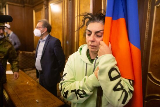 Ситуация у здания правительства Армении в Ереване