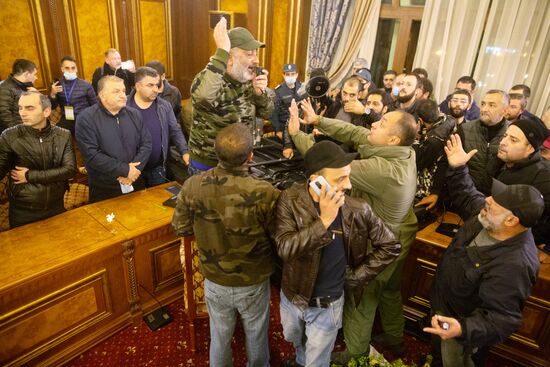 Ситуация у здания правительства Армении в Ереване