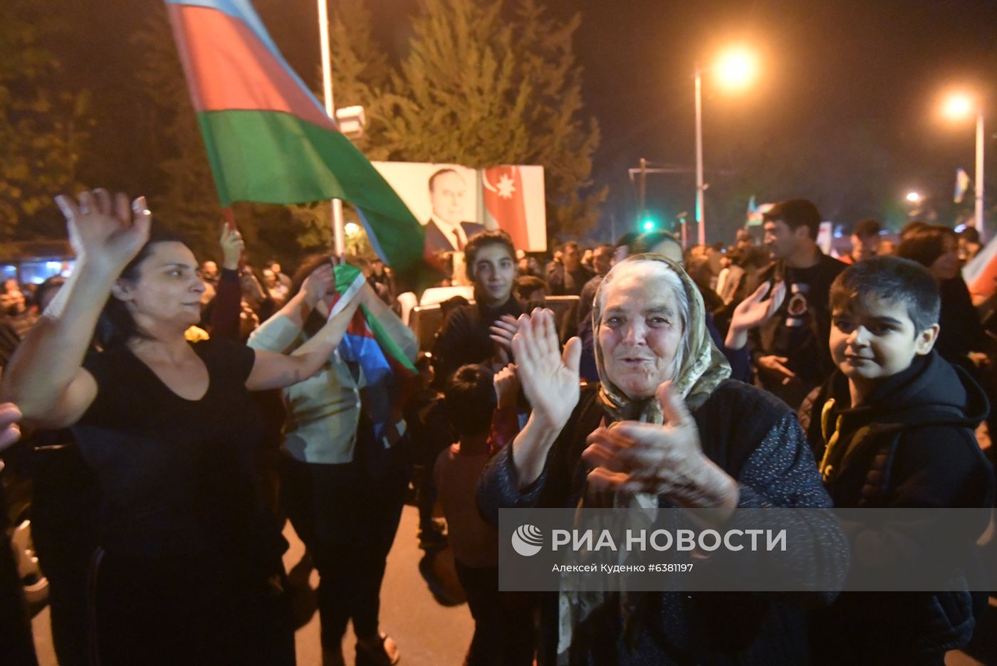 Ситуация в Азербайджане после принятия совместного заявления РФ, Азербайджана и Армении о прекращении огня в Карабахе