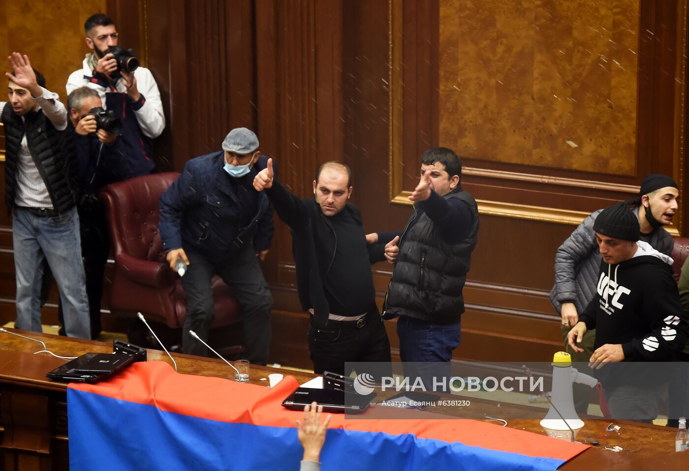 Ситуация у здания правительства Армении в Ереване