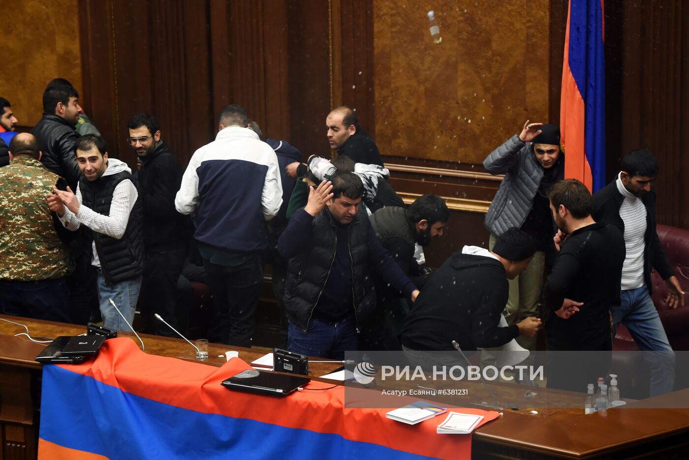 Ситуация у здания правительства Армении в Ереване