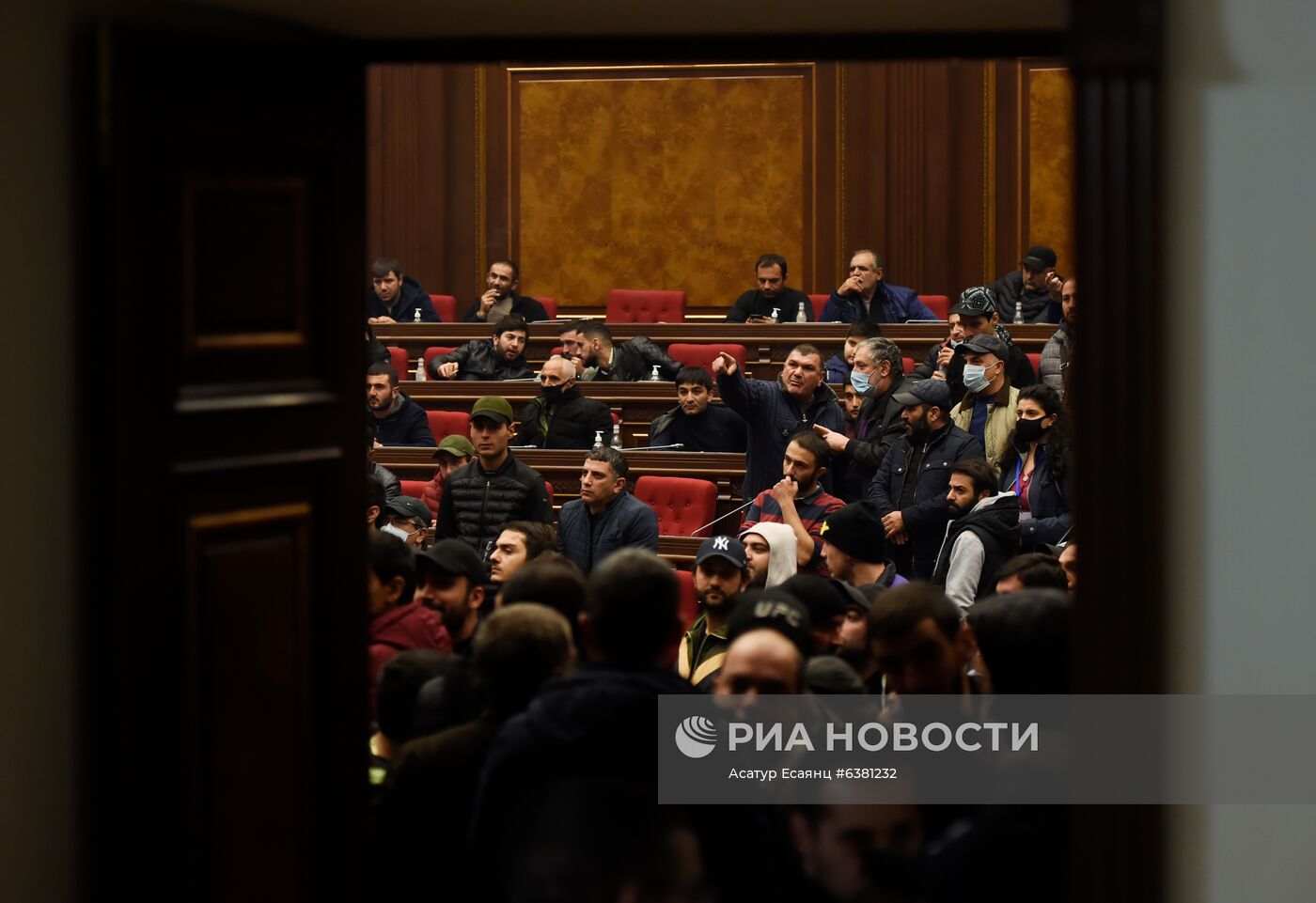 Ситуация у здания правительства Армении в Ереване