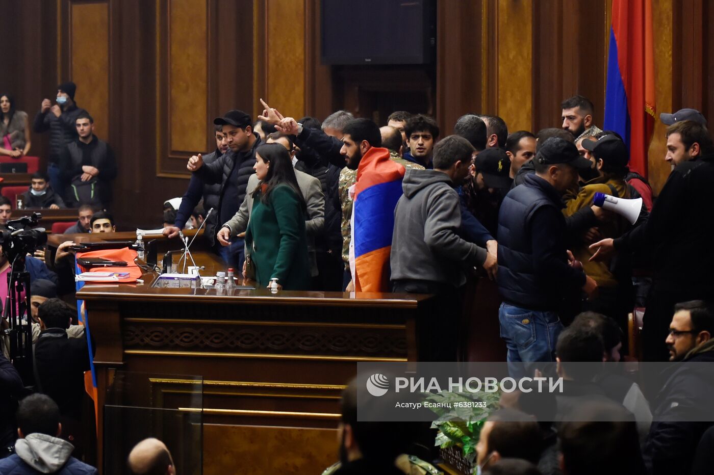 Ситуация у здания правительства Армении в Ереване