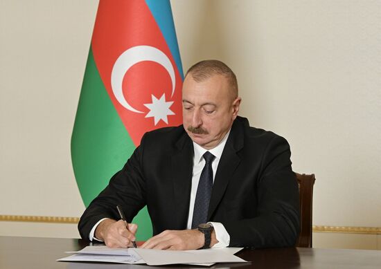 Ситуация в Азербайджане после принятия совместного заявления РФ, Азербайджана и Армении о прекращении огня в Карабахе