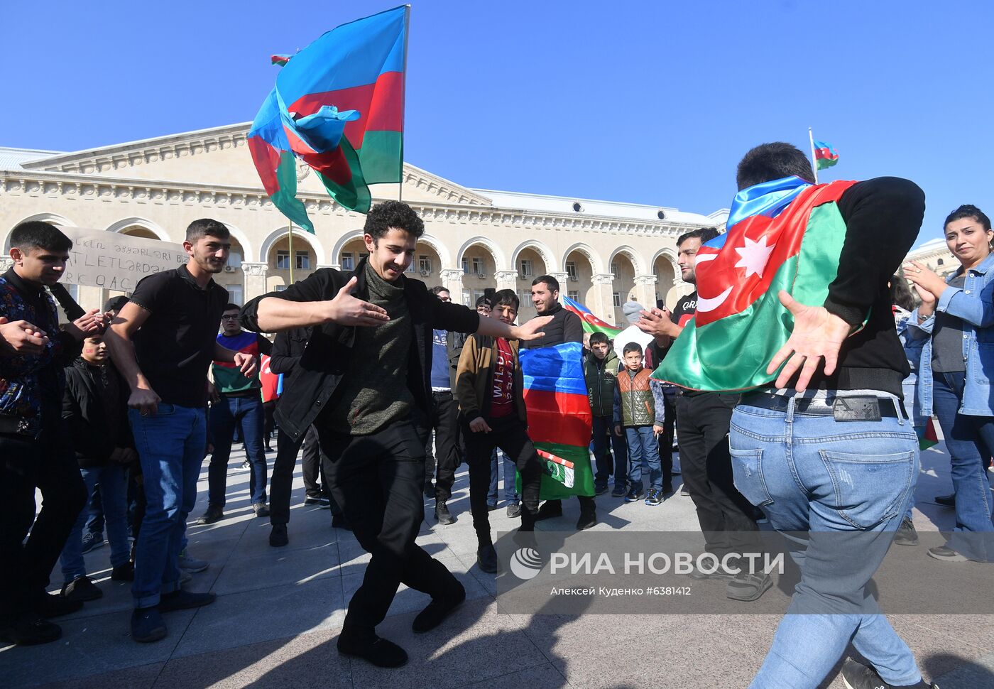 Ситуация в Азербайджане после принятия совместного заявления РФ, Азербайджана и Армении о прекращении огня в Карабахе