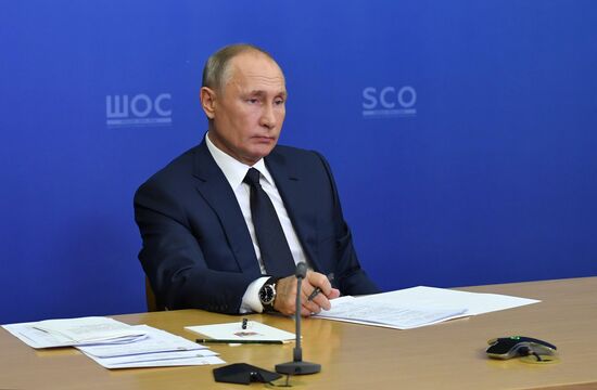 Президент РФ В. Путин провел заседание Совета глав государств - членов ШОС