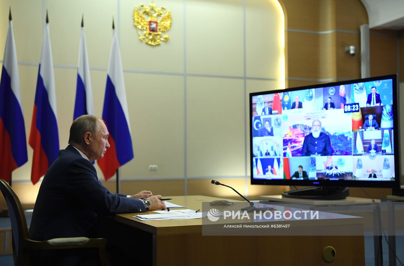 Президент РФ В. Путин провел заседание Совета глав государств - членов ШОС