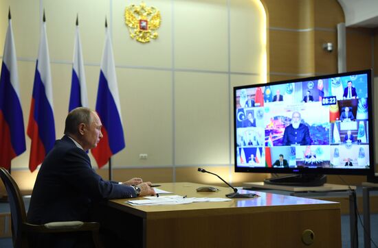 Президент РФ В. Путин провел заседание Совета глав государств - членов ШОС