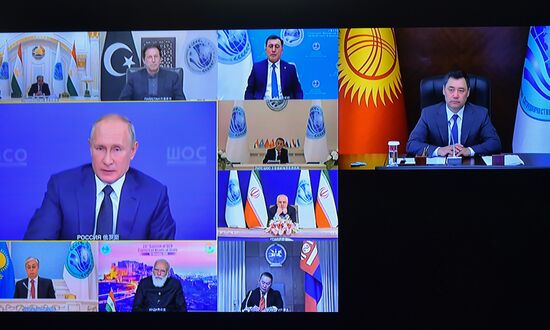 Президент РФ В. Путин провел заседание Совета глав государств - членов ШОС