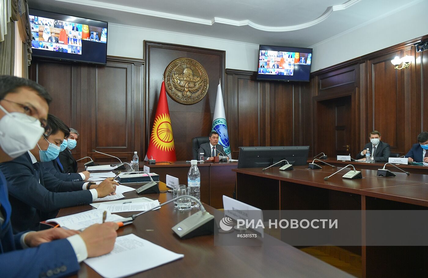 Президент РФ В. Путин провел заседание Совета глав государств - членов ШОС