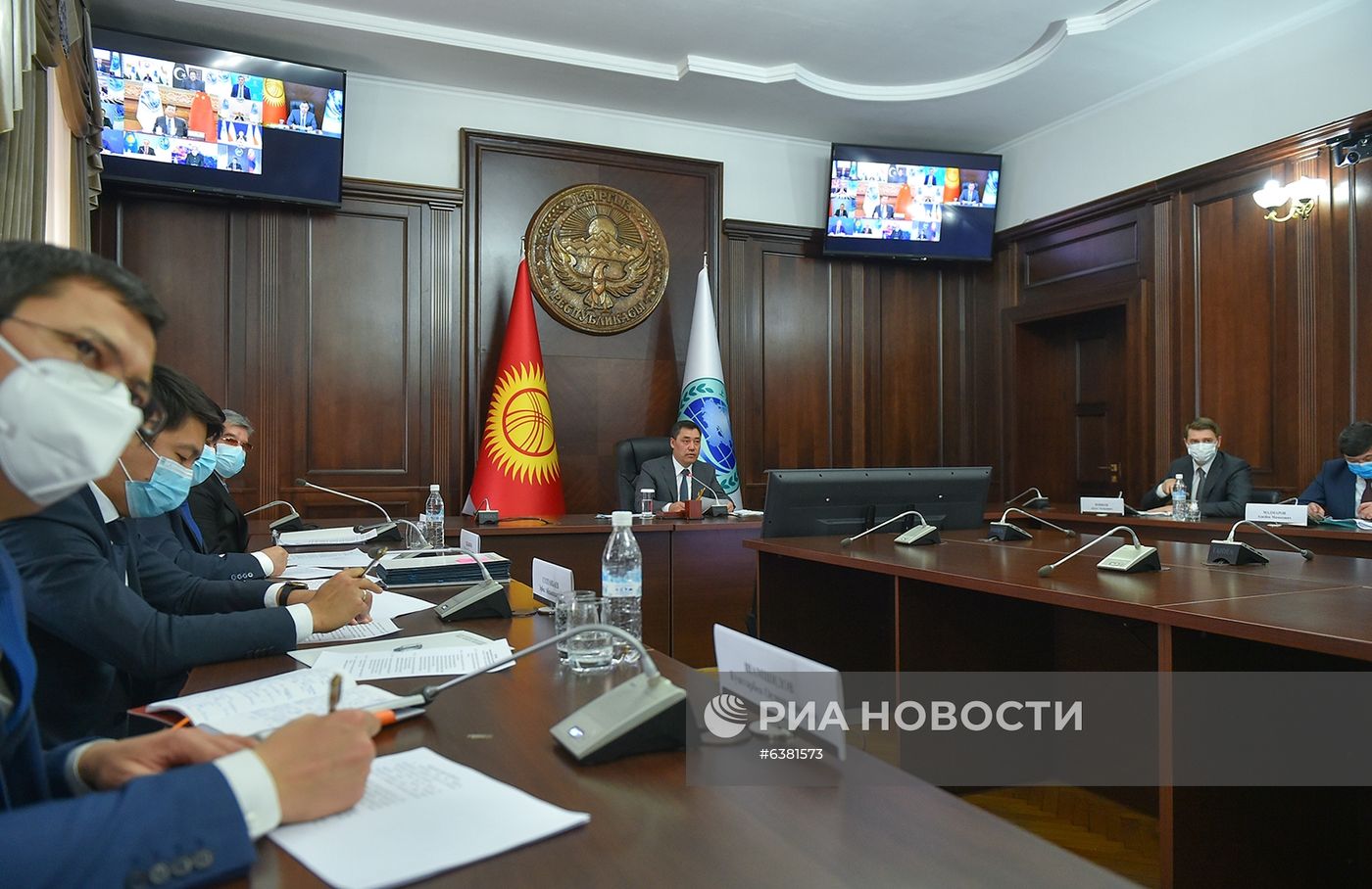 Президент РФ В. Путин провел заседание Совета глав государств - членов ШОС