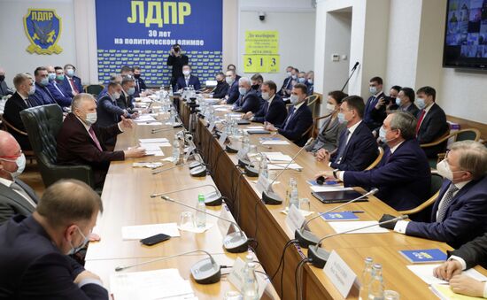 Заседания фракций Госдумы, посвященные утверждению кандидатур в члены Правительства РФ