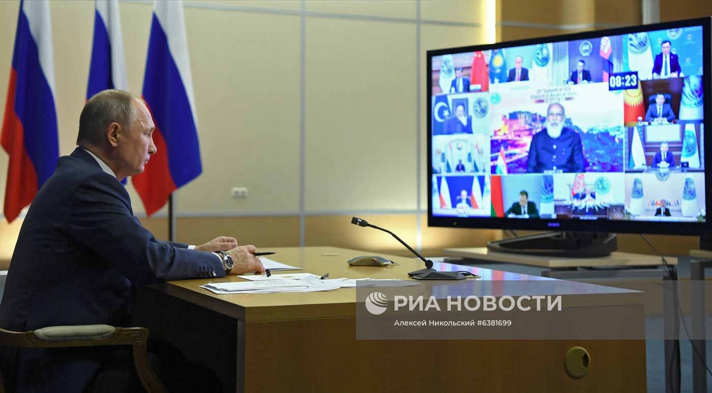 Президент РФ В. Путин провел заседание Совета глав государств - членов ШОС