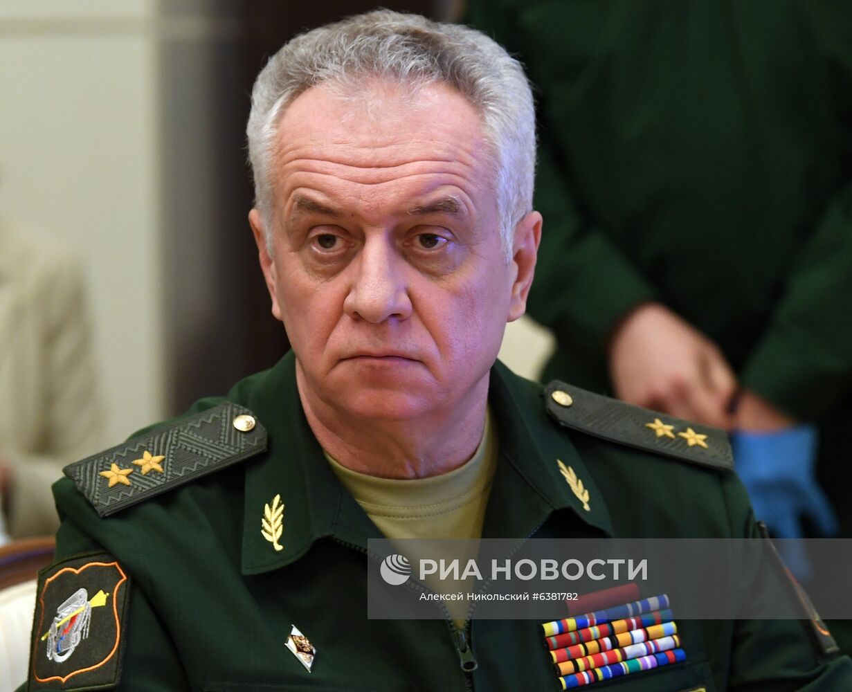 Президент РФ В. Путин провел совещание с руководством Минобороны РФ и предприятий ОПК.