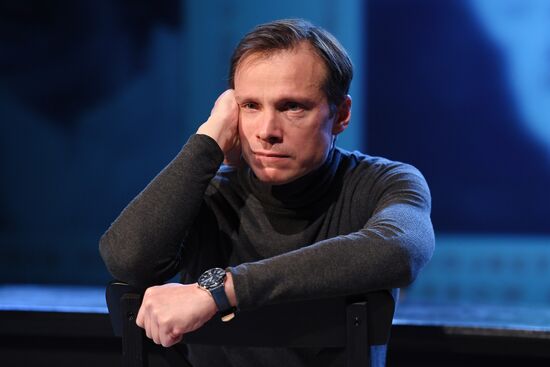 Спектакль "Обычный конец света" в театре имени А. С. Пушкина