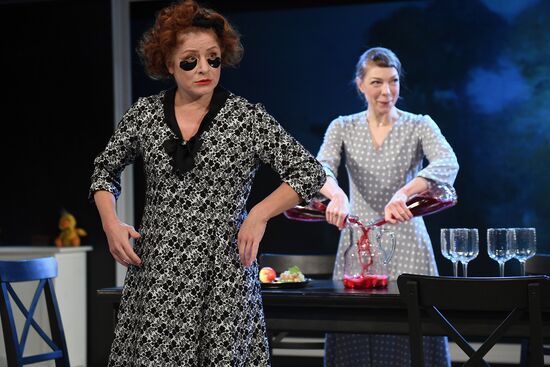 Спектакль "Обычный конец света" в театре имени А. С. Пушкина