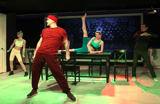 Спектакль "Обычный конец света" в театре имени А. С. Пушкина