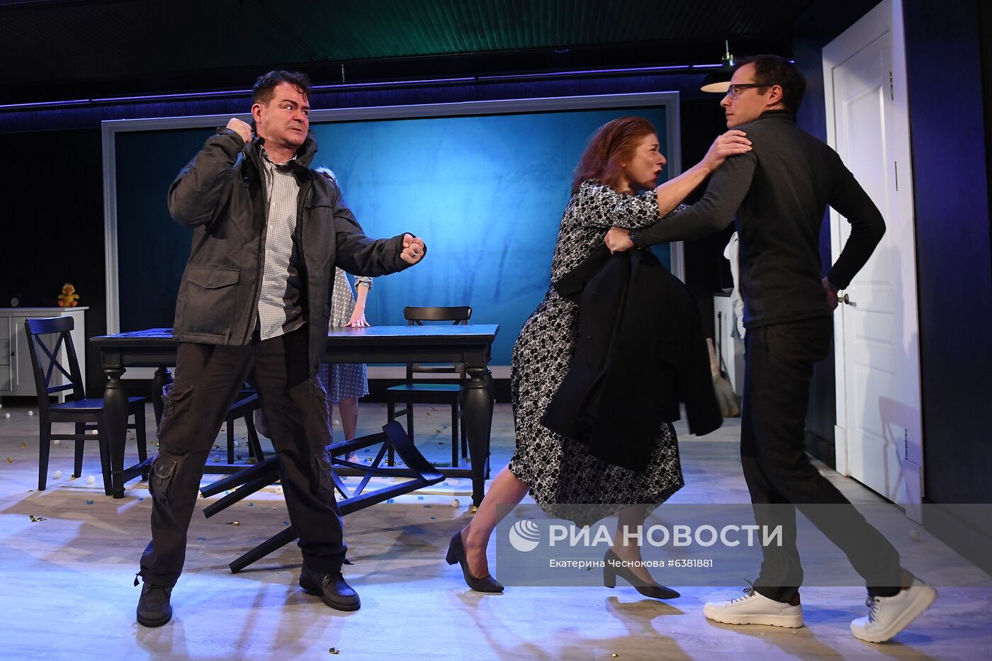 Спектакль "Обычный конец света" в театре имени А. С. Пушкина