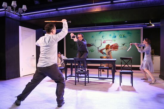 Спектакль "Обычный конец света" в театре имени А. С. Пушкина