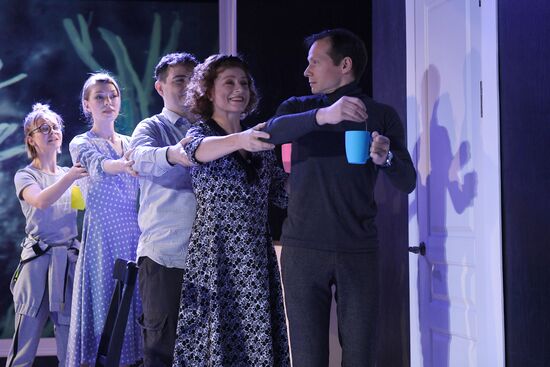 Спектакль "Обычный конец света" в театре имени А. С. Пушкина