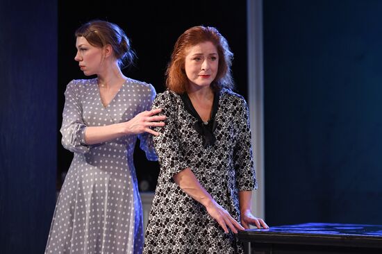 Спектакль "Обычный конец света" в театре имени А. С. Пушкина