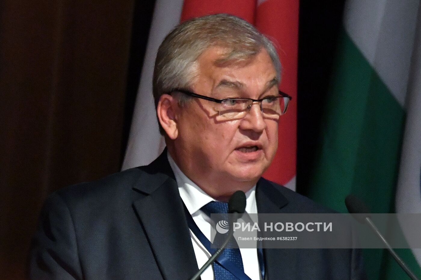 Спецпредставитель президента РФ по сирийскому урегулированию Александр Лаврентьев выступает на Международной конференции по возвращению сирийских беженцев в Дамаске. Место: Сирия, Дамаск. Автор: Павел Бедняков/РИА Новости. Конференция по возвращению сирийских беженцев