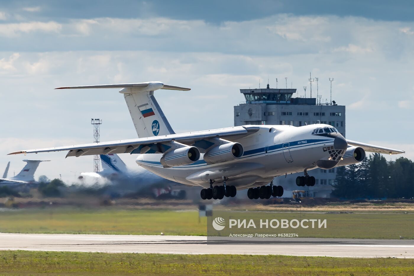 Ил-76 на аэродроме Ульяновск-Восточный
