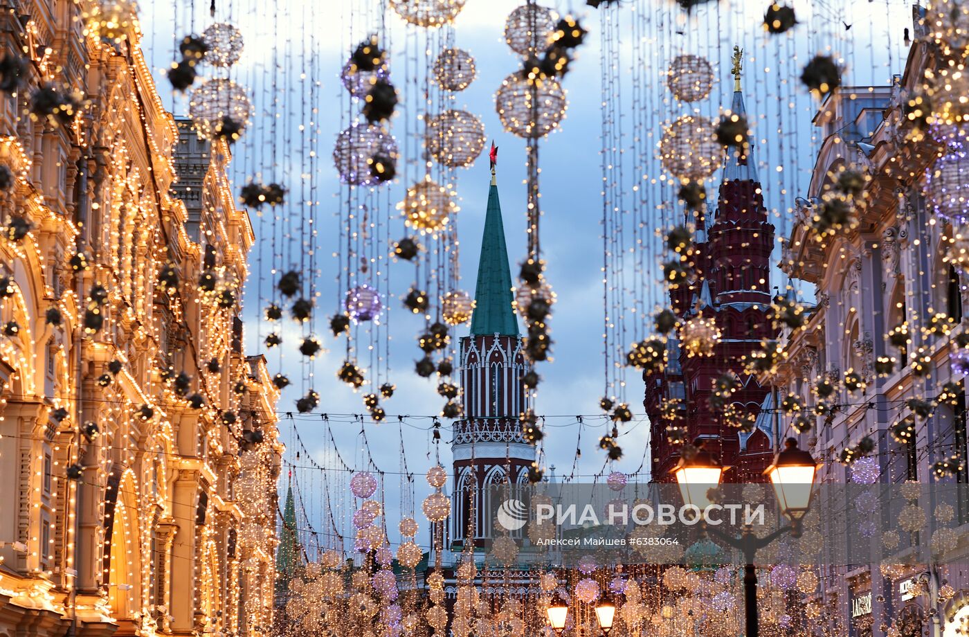 Иллюминация на Никольской улице в Москве