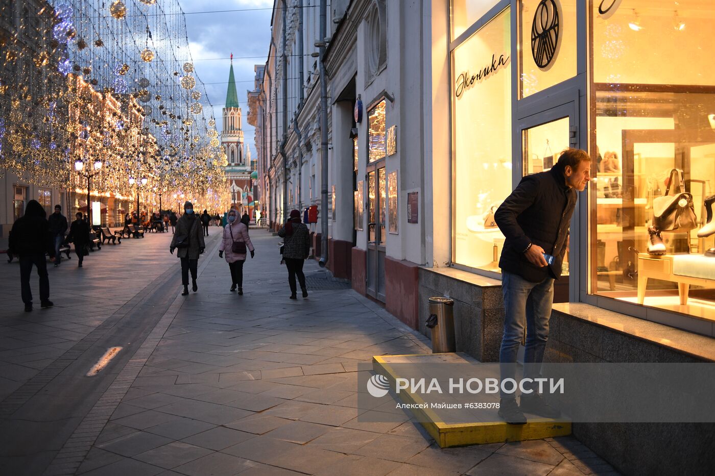 Иллюминация на Никольской улице в Москве