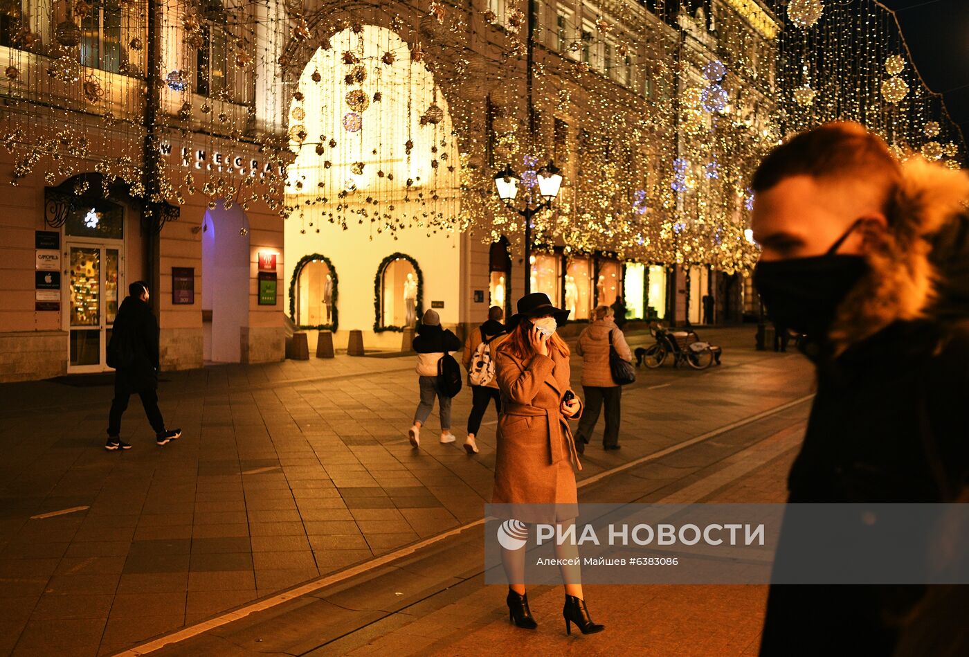 Иллюминация на Никольской улице в Москве