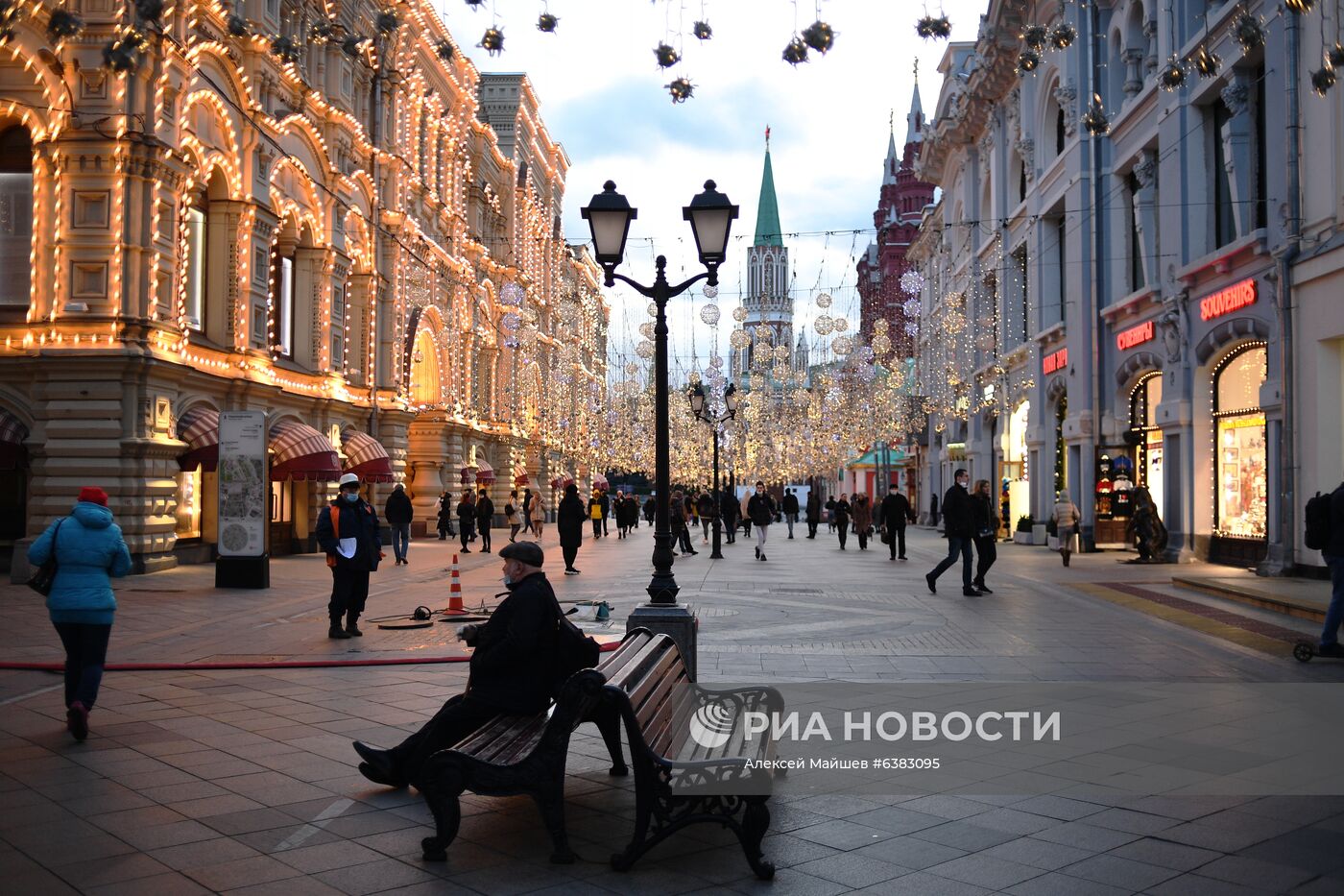 Иллюминация на Никольской улице в Москве