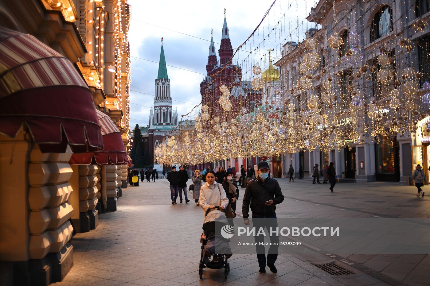 Иллюминация на Никольской улице в Москве