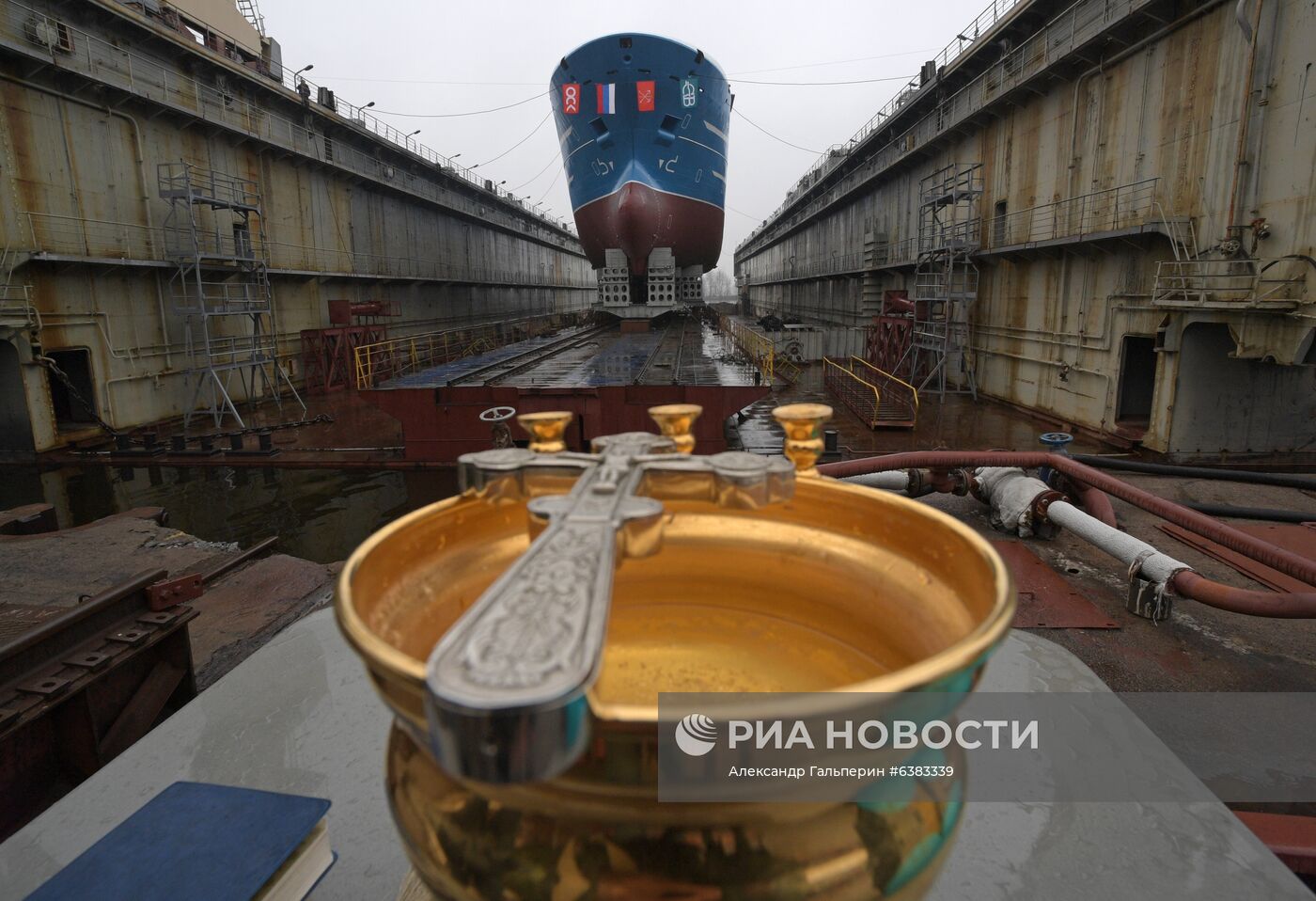 Спуск на воду ярусолова "Марлин" в Санкт-Петербурге