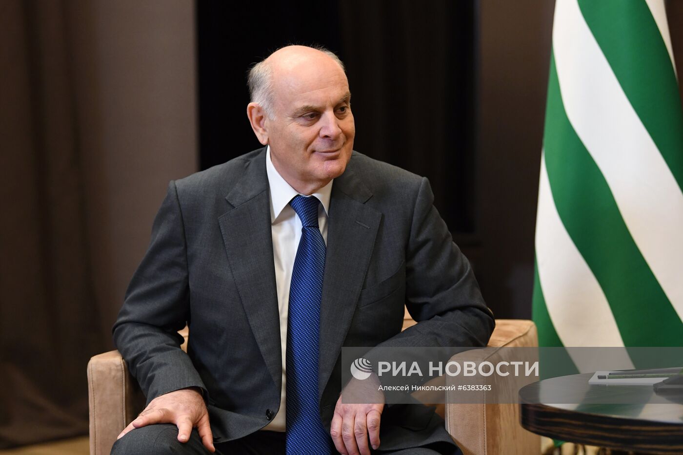 Президент РФ В. Путин встретился с президентом Абхазии Асланом Бжанией