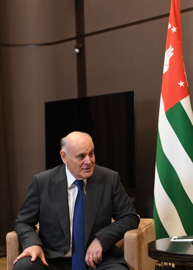 Президент РФ В. Путин встретился с президентом Абхазии Асланом Бжанией