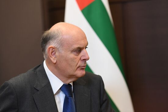 Президент РФ В. Путин встретился с президентом Абхазии Асланом Бжанией