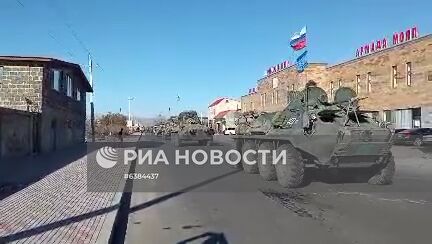 Движение колоны миротворцев по Карабаху в Степанакерт