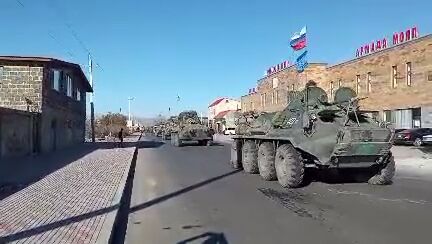Движение колоны миротворцев по Карабаху в Степанакерт