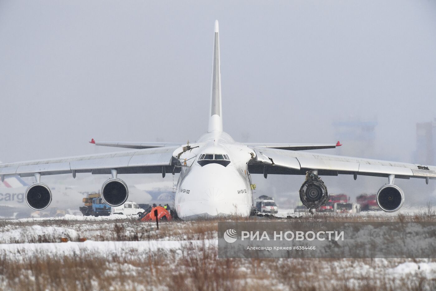 В Новосибирске из-за проблем с двигателем вынужденно сел Ан-124