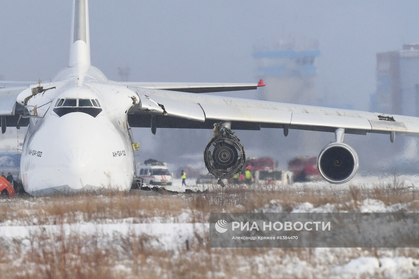 В Новосибирске из-за проблем с двигателем вынужденно сел Ан-124