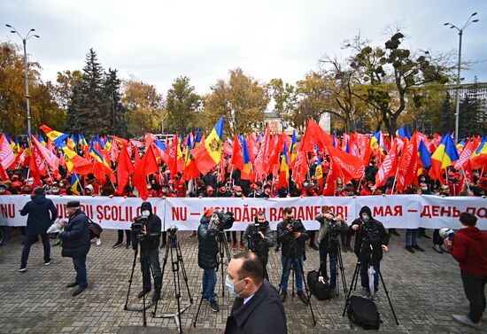 Митинг в поддержку действующего президента Молдавии И. Додона
