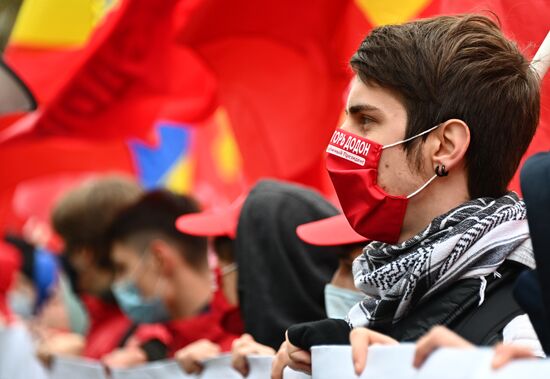 Митинг в поддержку действующего президента Молдавии И. Додона