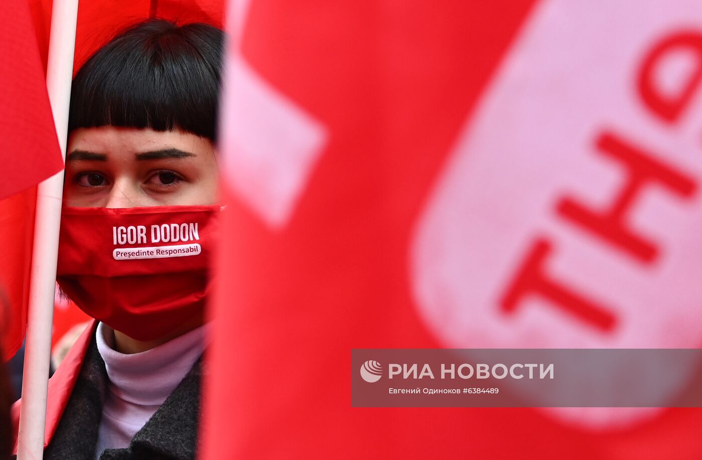 Митинг в поддержку действующего президента Молдавии И. Додона