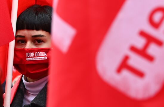 Митинг в поддержку действующего президента Молдавии И. Додона