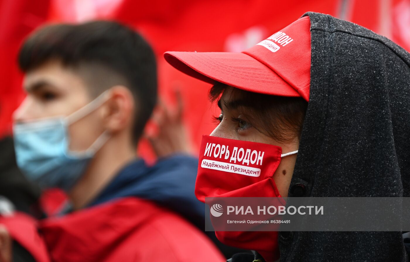 Митинг в поддержку действующего президента Молдавии И. Додона